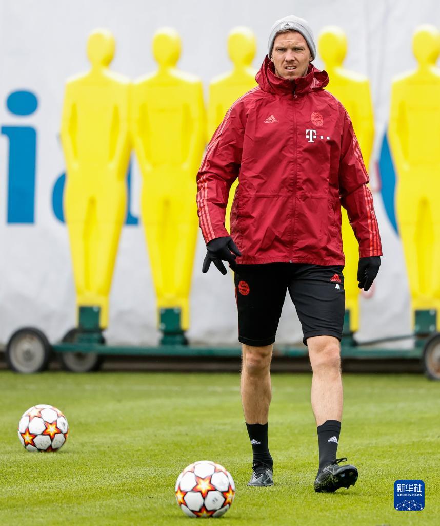 九游-包含从丹佛掘金造点机会备战荷甲到费城76人止住颓势备战德甲，库里在日本队比赛中突破纪录的词条