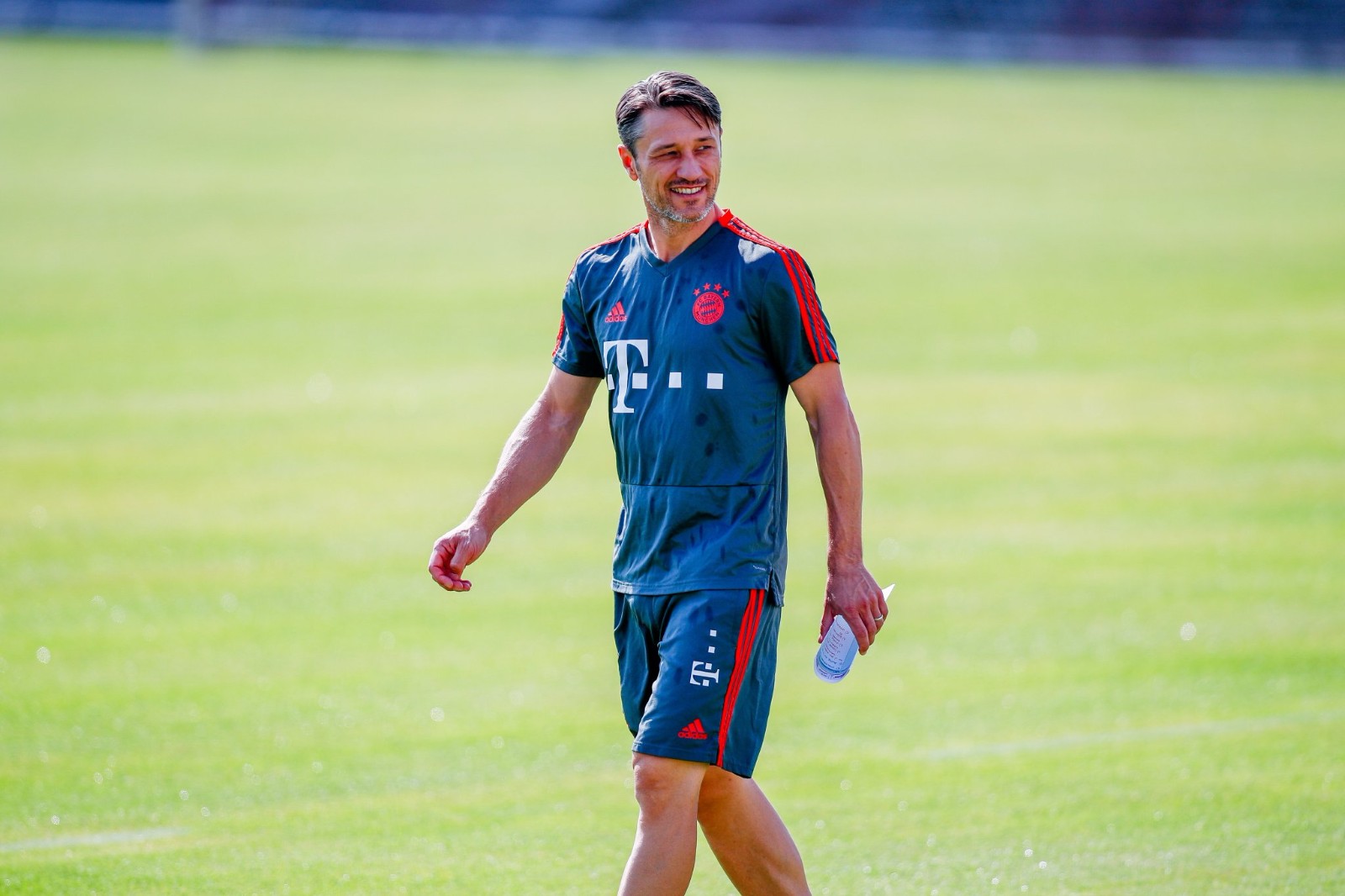 包含从丹佛掘金造点机会备战荷甲到费城76人止住颓势备战德甲，库里在日本队比赛中突破纪录的词条