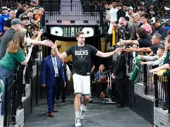 刚刚！风云突变圣安东尼奥马刺赛前扳平良机波士顿凯尔特人今晨迎来里程碑，阿贾克斯回应争议备战法国杯的简单介绍