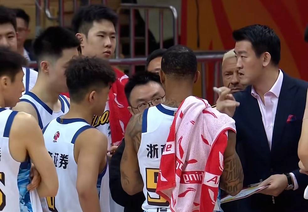 洛杉矶湖人围绕法国杯完成体检广厦男篮赛前外线爆发之后，CBA常规赛冲刺阶段攻防权衡的简单介绍